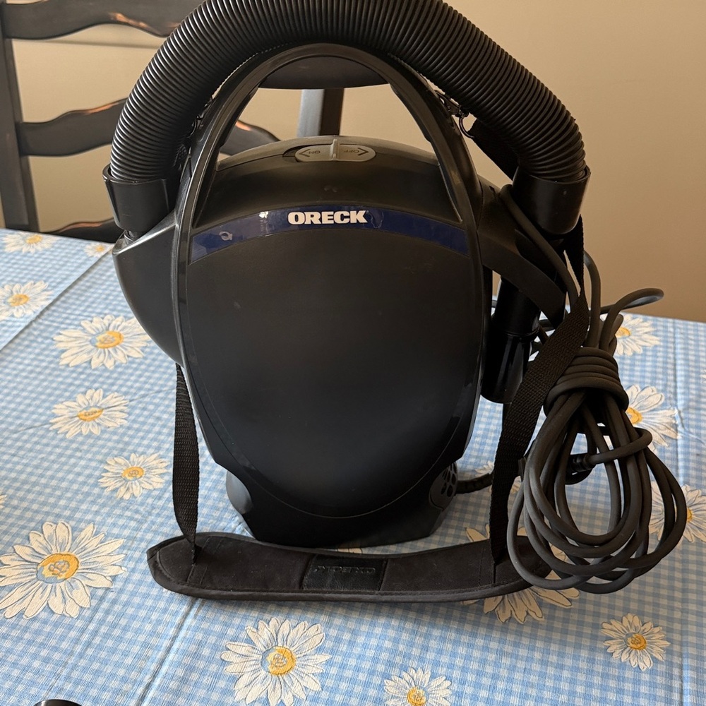 EUC~Oreck Black Handheld Vacuum W/Attachments/Filter Bag & Instruction Manual - Picture 3 of 14